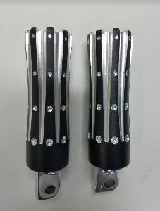 STRAIGHT CUT WITH CIRCLES CONTRST CUT FOOTPEGS (INCLUDES MOUNTING ADAPTER)