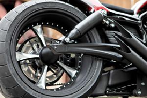 SWINGARM KIT FOR UP TO 300 TIRES FOR V-RODS 02-06 BLACK