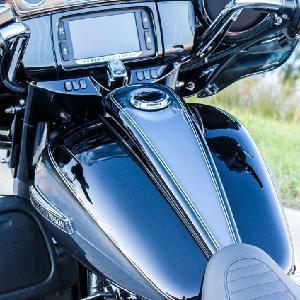 CURVACEOUS METAL DASH FOR 08+ FLH, FLTR