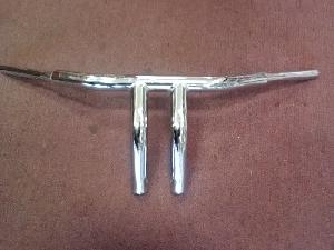 1 1/2 INCH T-BARS CHROME W/ 9 INCH RISE/ 9 INCH PULLBACK/ 3 1/2 INCH MOUNTING HOLE SEPERATION FOR KAWASAKI VN 900/ HARLEY