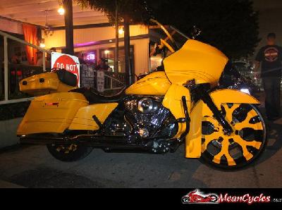 Bayside Hut, El Vato, Automatic Slims bike night
